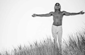 Iggy Pop lanza el vídeo de ‘James Bond’
