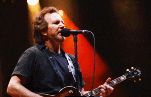 Eddie Vedder comparte el vídeo en directo de ‘Long Way’