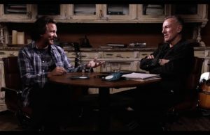 Vídeo: Eddie Vedder y Bruce Springsteen charlan sobre ‘Earthling’ Eddie Vedder Bruce Springsteen entrevista