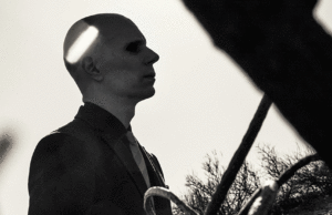 Billy Howerdel anuncia su disco en solitario con ‘Poison Flowers’ Billy Howerdell anuncia su disco en solitario con 'Poison Flowers'