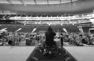 Vídeo: Aric Improta (Fever 333/Night Verses) dirige a 150 baterías