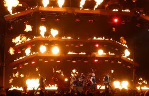 La pirotecnia de Disturbed provoca que acaben ‘duchados’ en un concierto en New Jersey